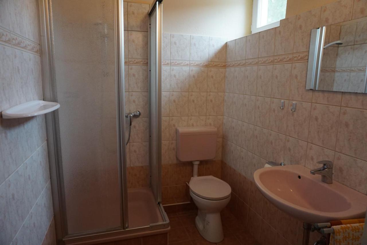 Grosses Ferienhaus Plattensee Balaton - Nyaralo Haz 6 Szobaval, 5 Fuerdoszobaval, 3000 Nm Lägenhet Szolad Exteriör bild