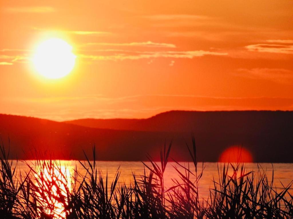 Grosses Ferienhaus Plattensee Balaton - Nyaralo Haz 6 Szobaval, 5 Fuerdoszobaval, 3000 Nm Lägenhet Szolad Exteriör bild