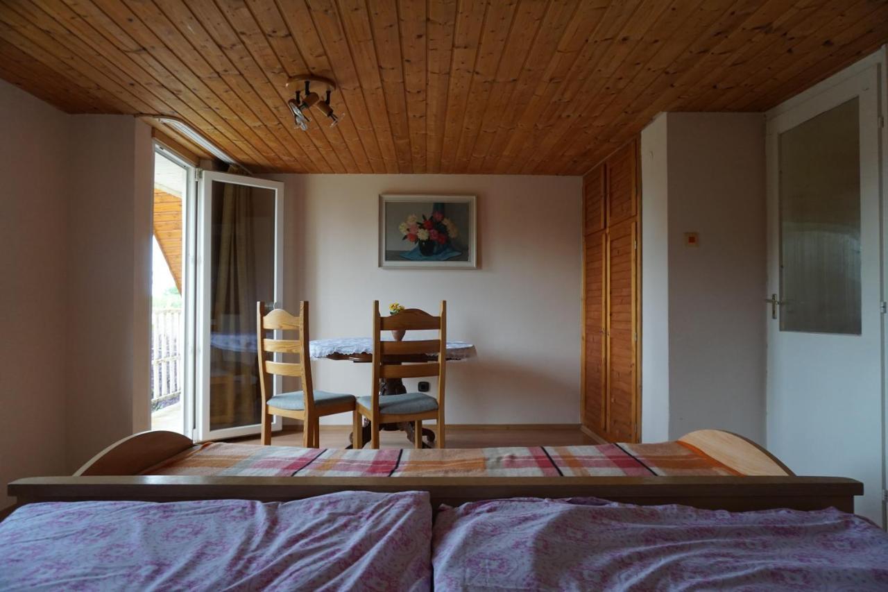 Grosses Ferienhaus Plattensee Balaton - Nyaralo Haz 6 Szobaval, 5 Fuerdoszobaval, 3000 Nm Lägenhet Szolad Exteriör bild