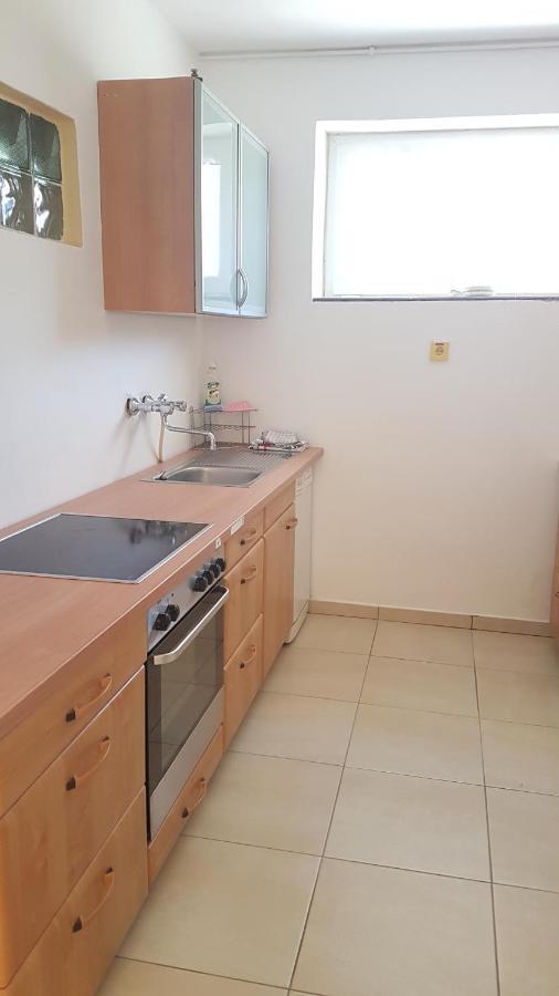 Grosses Ferienhaus Plattensee Balaton - Nyaralo Haz 6 Szobaval, 5 Fuerdoszobaval, 3000 Nm Lägenhet Szolad Exteriör bild