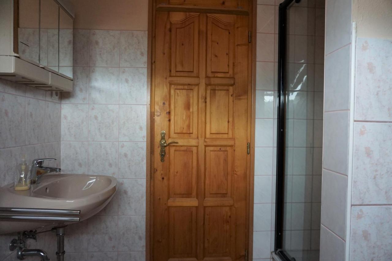 Grosses Ferienhaus Plattensee Balaton - Nyaralo Haz 6 Szobaval, 5 Fuerdoszobaval, 3000 Nm Lägenhet Szolad Exteriör bild