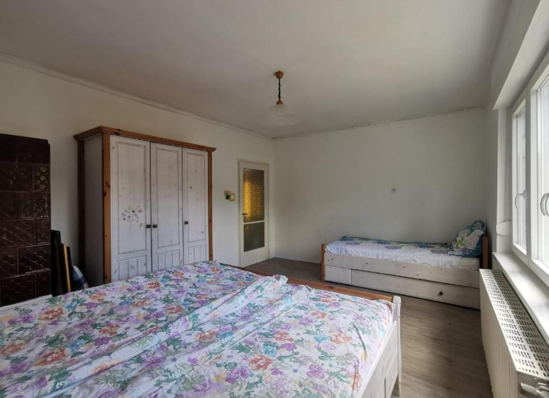 Grosses Ferienhaus Plattensee Balaton - Nyaralo Haz 6 Szobaval, 5 Fuerdoszobaval, 3000 Nm Lägenhet Szolad Exteriör bild