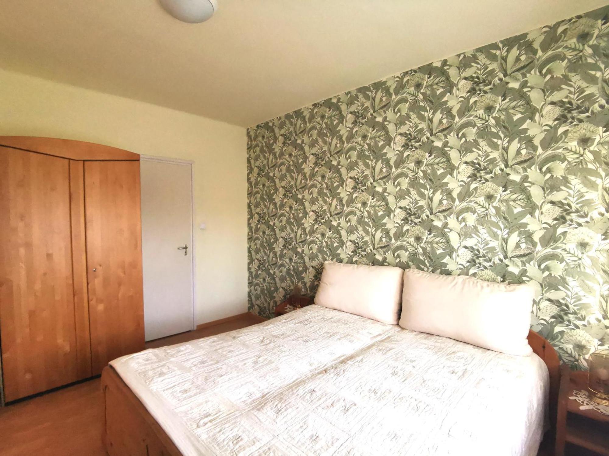 Grosses Ferienhaus Plattensee Balaton - Nyaralo Haz 6 Szobaval, 5 Fuerdoszobaval, 3000 Nm Lägenhet Szolad Exteriör bild