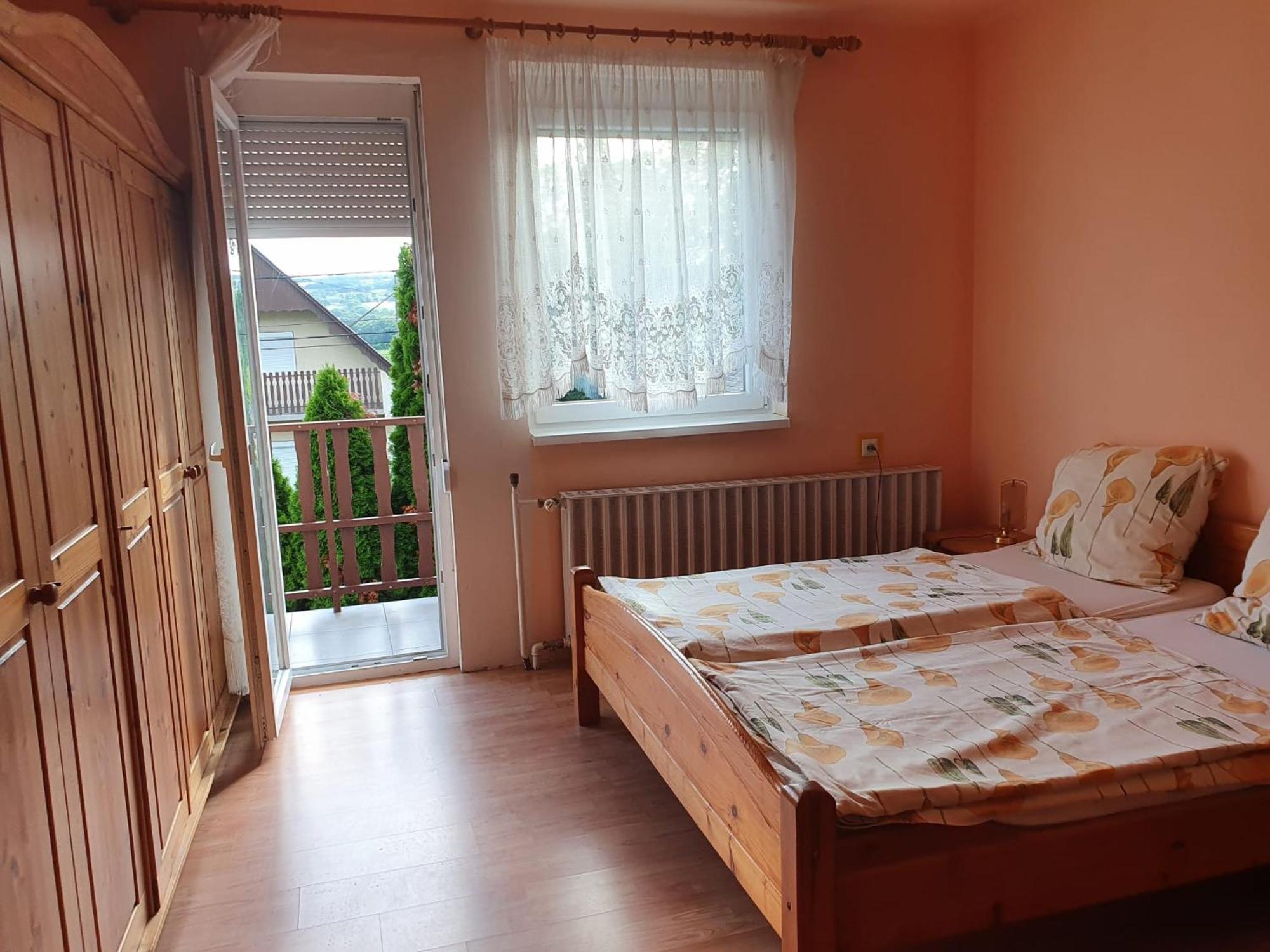 Grosses Ferienhaus Plattensee Balaton - Nyaralo Haz 6 Szobaval, 5 Fuerdoszobaval, 3000 Nm Lägenhet Szolad Exteriör bild
